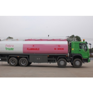 SINOTRUK HOWO 8X4 30CBM Fuel Tank Truck