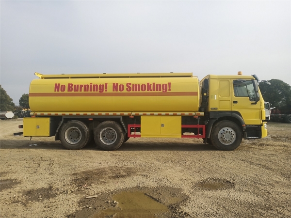 HOWO 6x4 10 Wheels 20-25CBM  Fuel oil Tanker