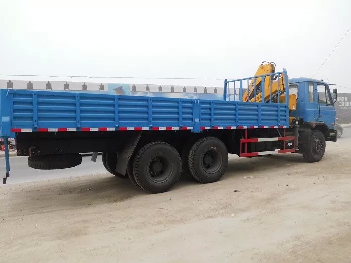 10Ton Folded Kunckle Crane  on Dongfeng 6x4 Truck