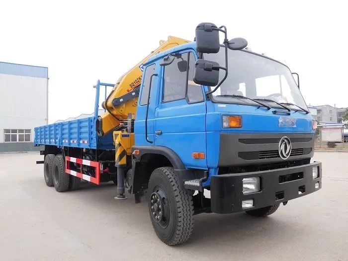 10Ton Folded Kunckle Crane  on Dongfeng 6x4 Truck