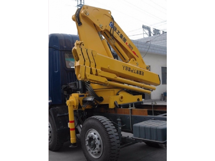 10Ton Folded Kunckle Crane  on Dongfeng 6x4 Truck