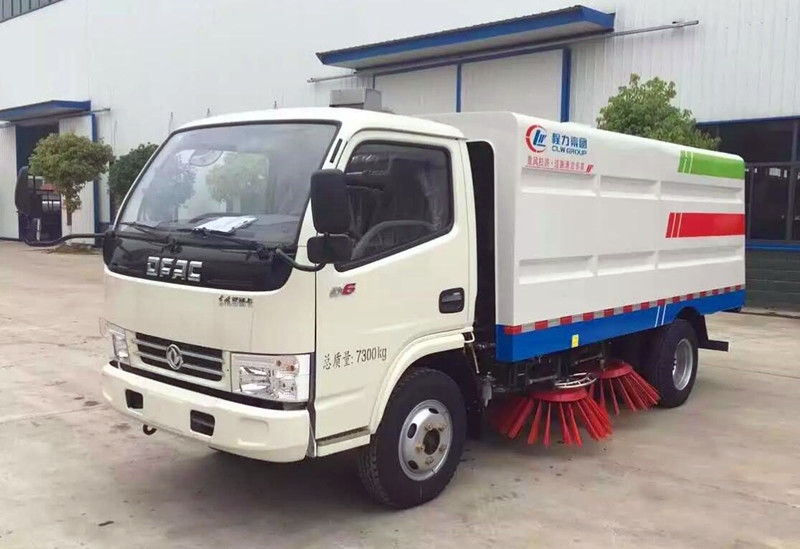 Dongfeng 4X2  4-6CBM  Road  Sweeper Trucks