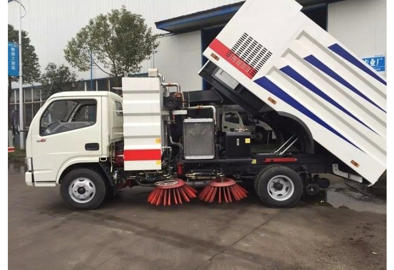 Dongfeng 4X2  4-6CBM  Road  Sweeper Trucks