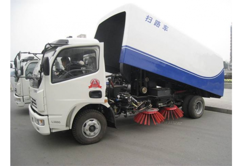 Dongfeng 4X2  4-6CBM  Road  Sweeper Trucks