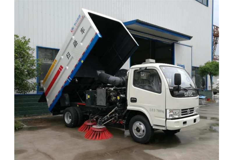 Dongfeng 4X2  4-6CBM  Road  Sweeper Trucks